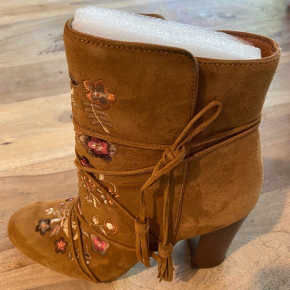 Sam Edelman Winnie Whiskey Suede Boots. Size 8.5. 4” Heel - Picture 4 of 8